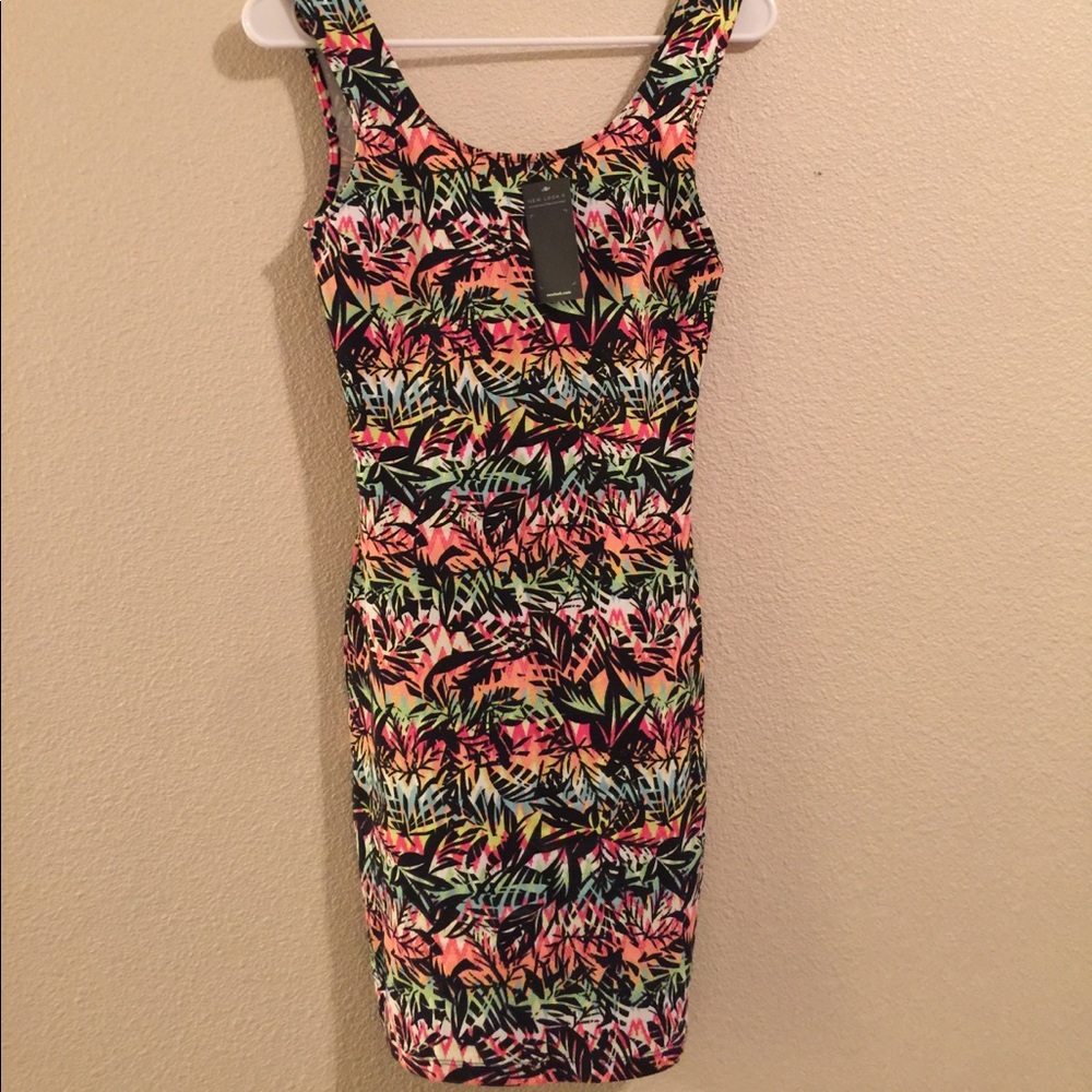 New Look Tropical Midi Dress - Fun & Flattering!